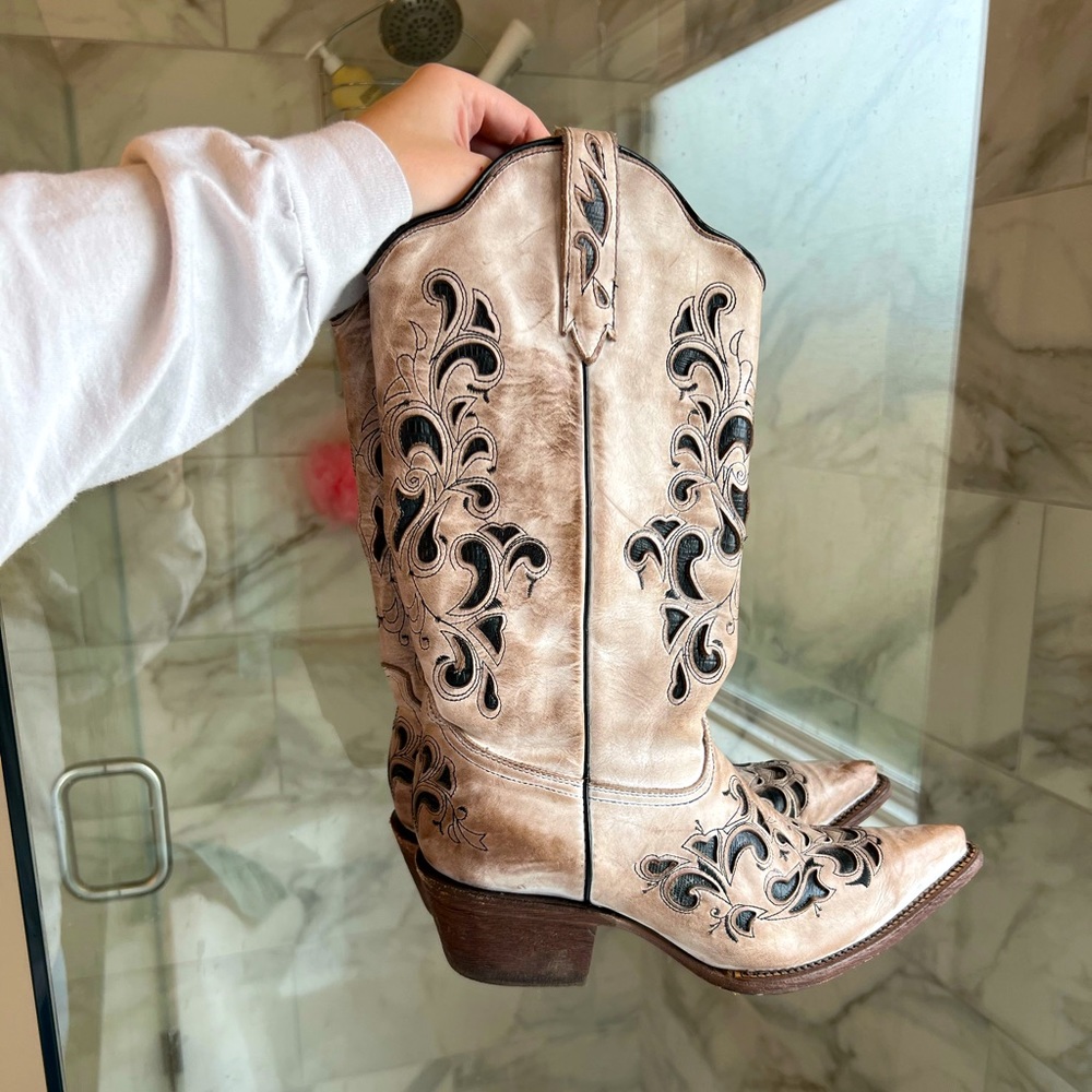 J.B. Dillon distressed women’s cowboy boots!